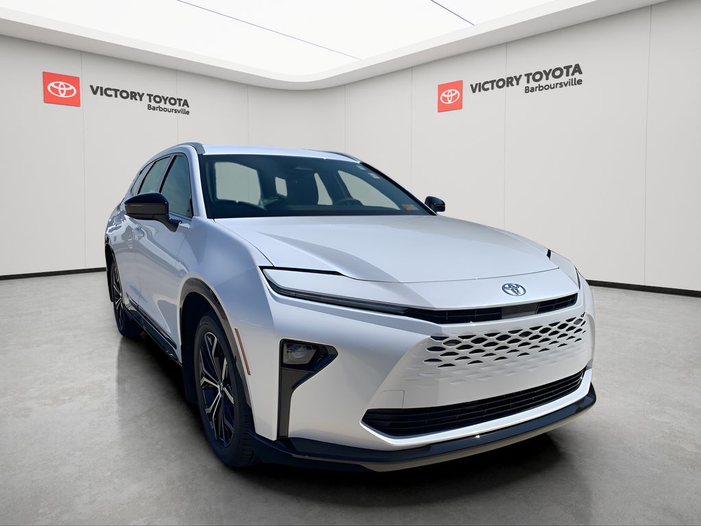 2025 Toyota Crown Signia XLE's photo