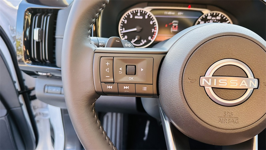 2025 Nissan Pathfinder SV photo 17