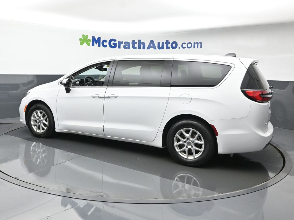 2023 Chrysler Pacifica Touring L photo 16
