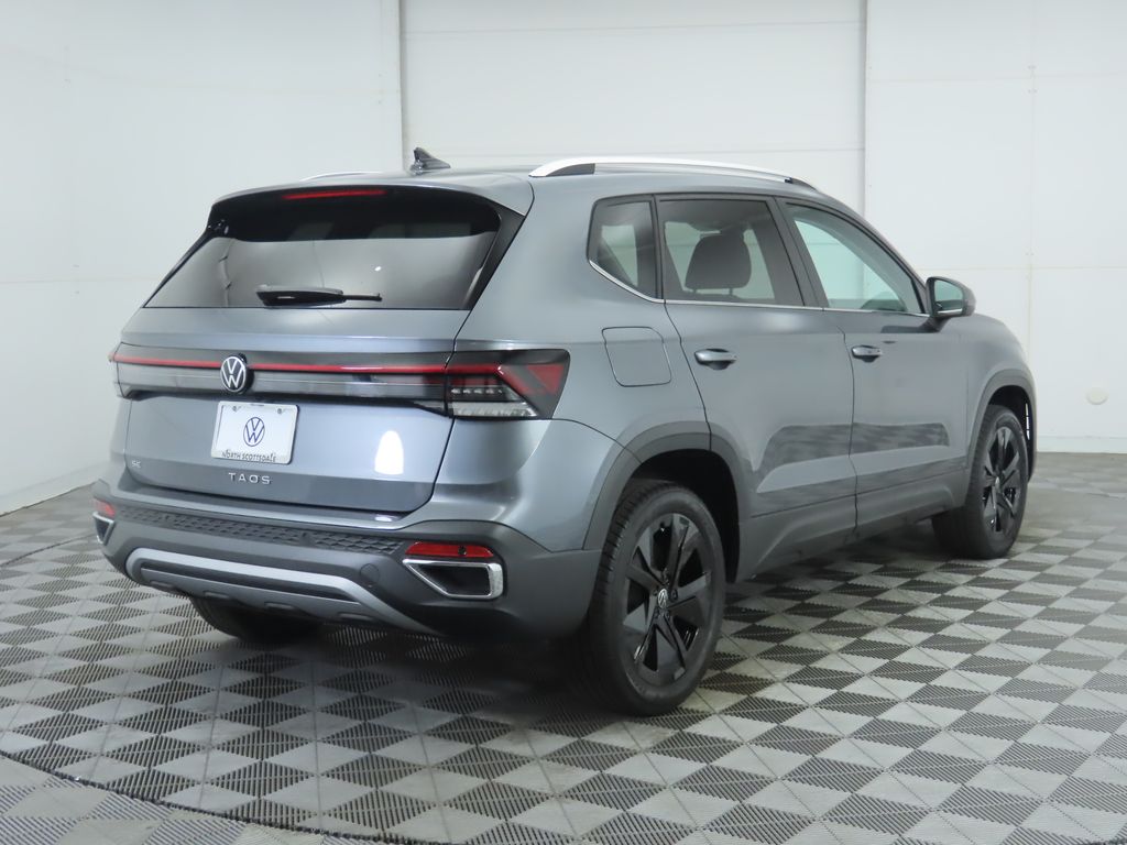 2025 Volkswagen Taos SE photo 5
