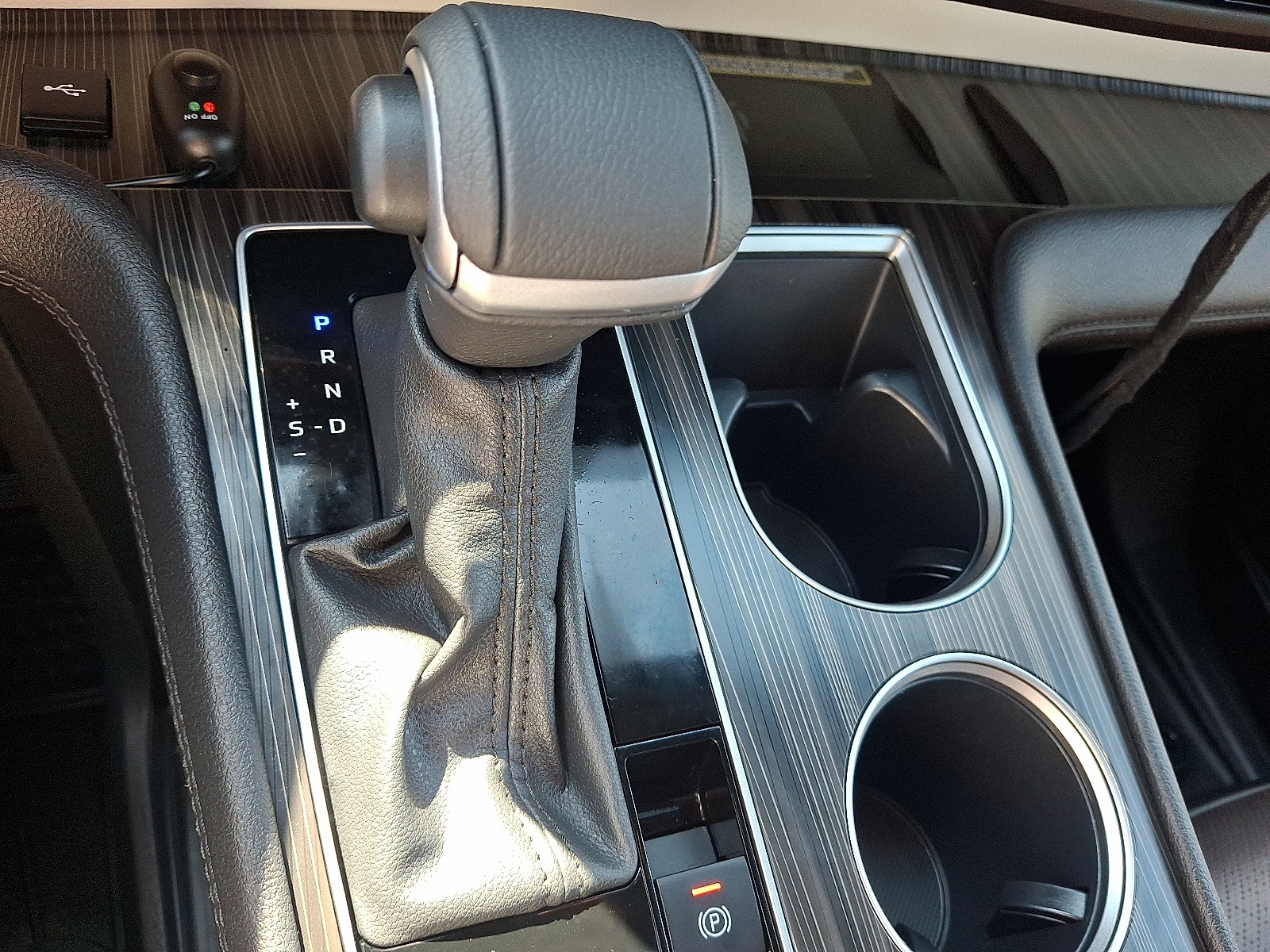 2024 Toyota Sienna Platinum photo 17
