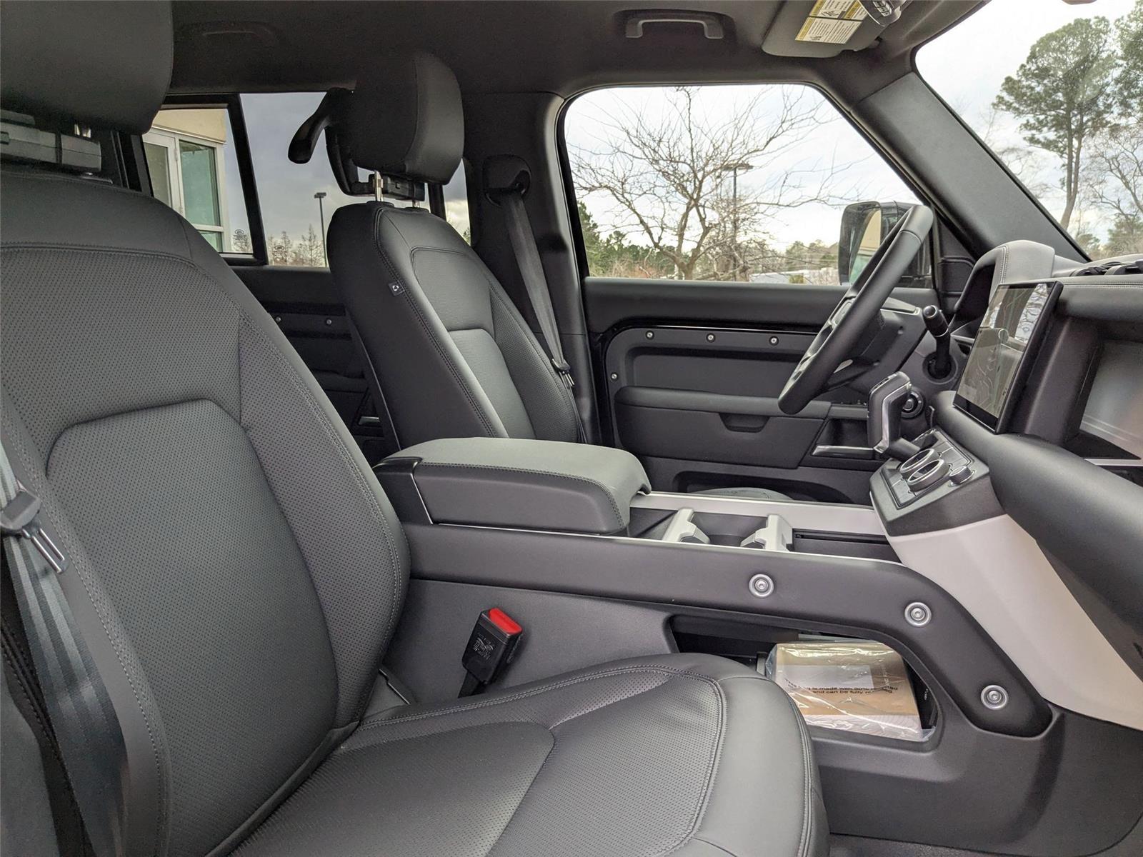 2025 Land Rover Defender 110 X-Dynamic SE photo 34