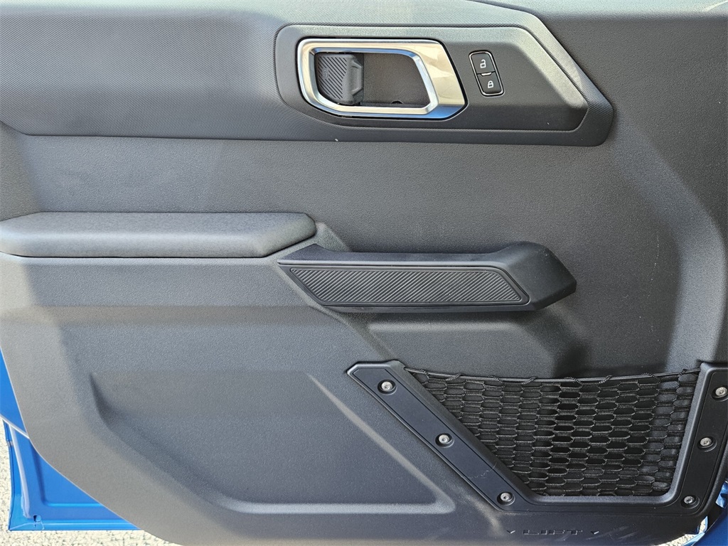 2025 Ford Bronco Base photo 23