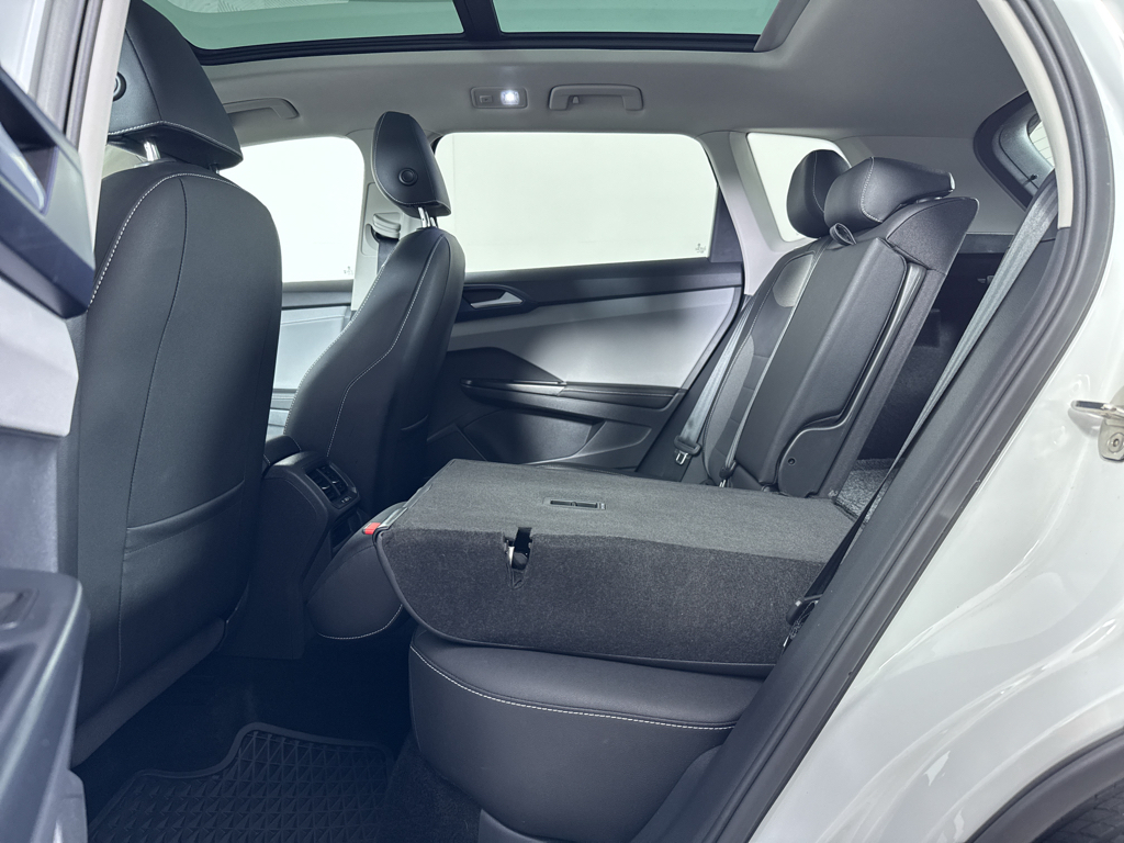 2024 Volkswagen Taos SE photo 4