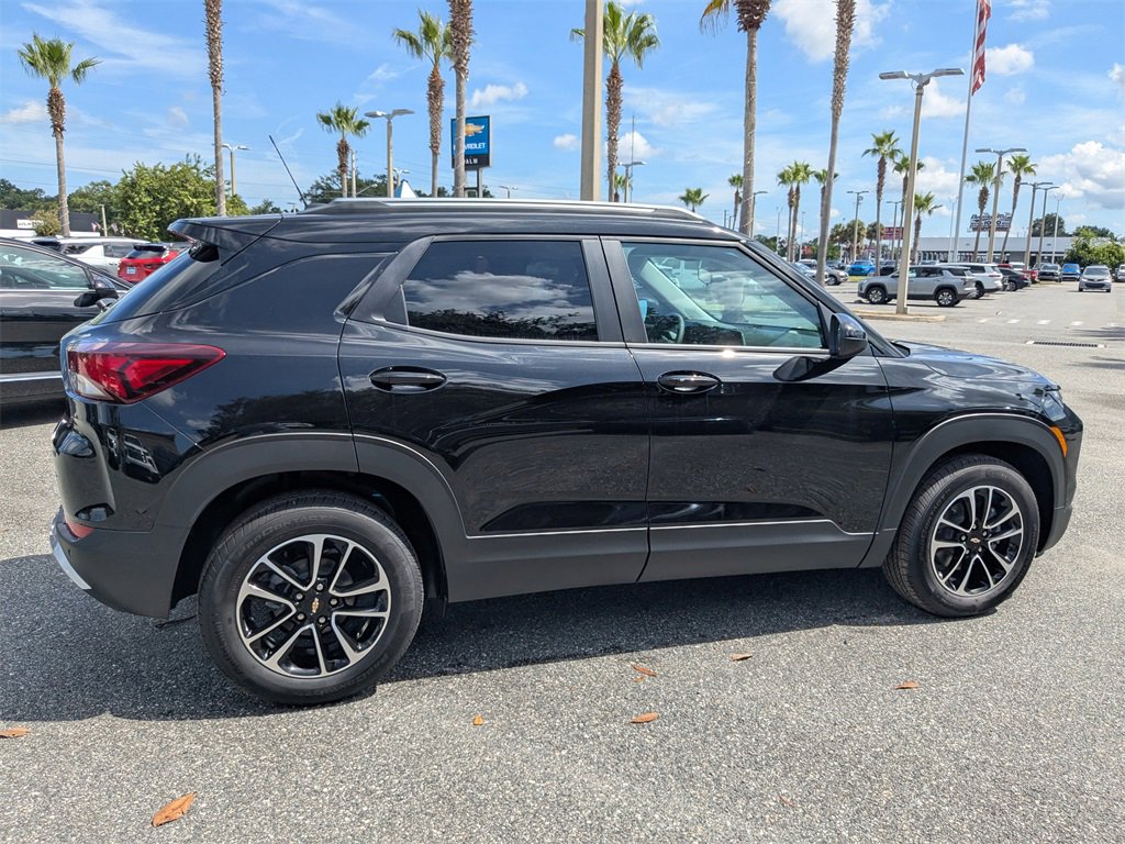 2026 Chevrolet Trailblazer LT photo 2