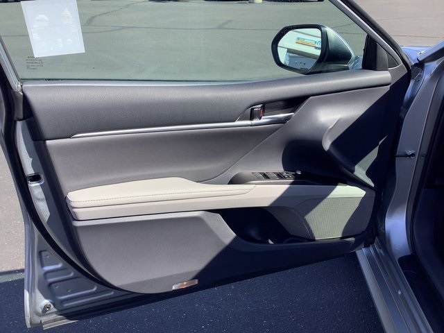 2023 Toyota Camry Hybrid XLE photo 9