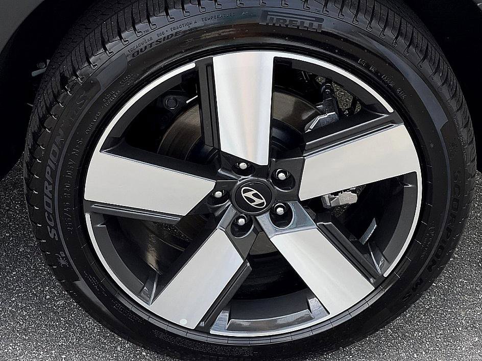 2025 Hyundai Santa Fe Limited photo 4