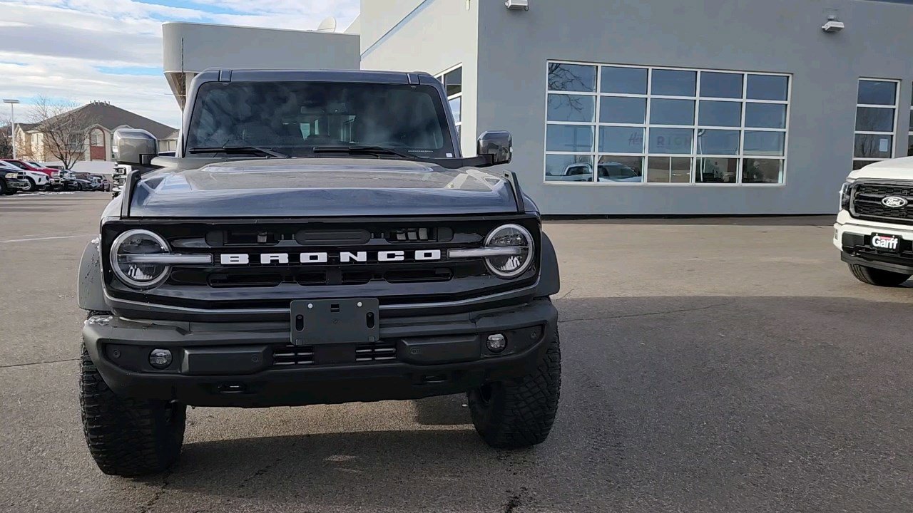 2024 Ford Bronco Outer Banks photo 2