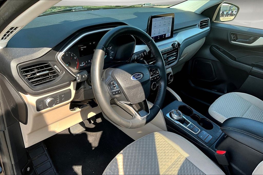 2022 Ford Escape SE photo 16