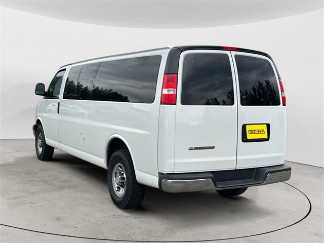 2017 Chevrolet Express 3500 LT photo 3