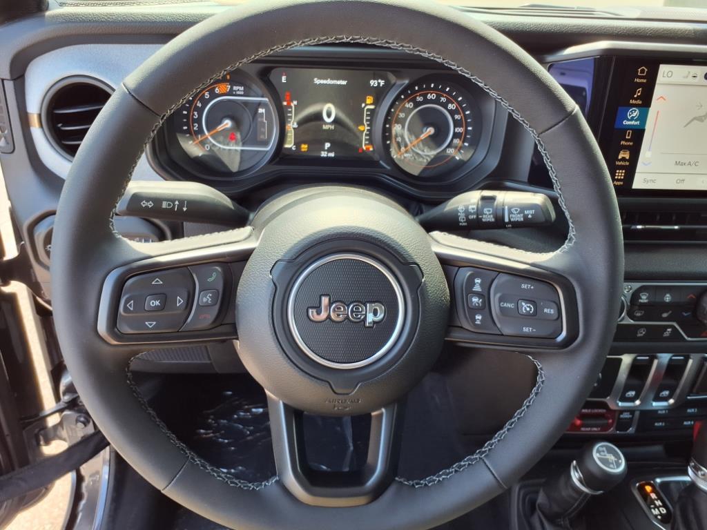 2025 Jeep Wrangler Willys photo 12