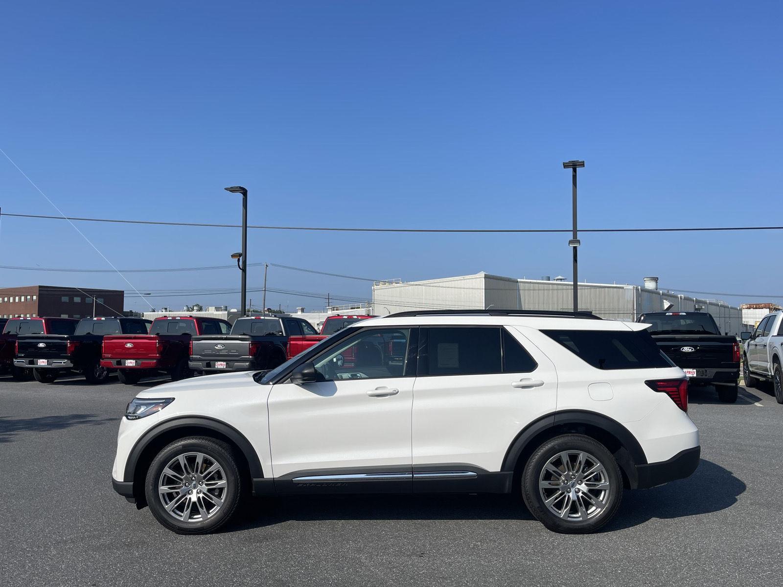 2025 Ford Explorer photo 5