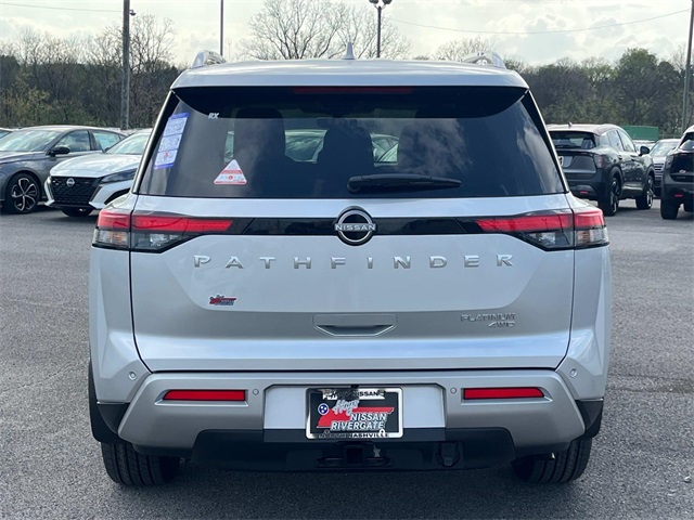 2025 Nissan Pathfinder Platinum photo 4