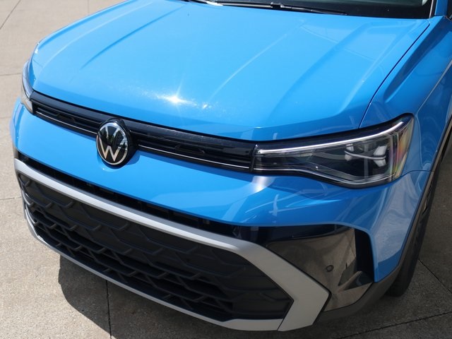 2025 Volkswagen Taos SE photo 3