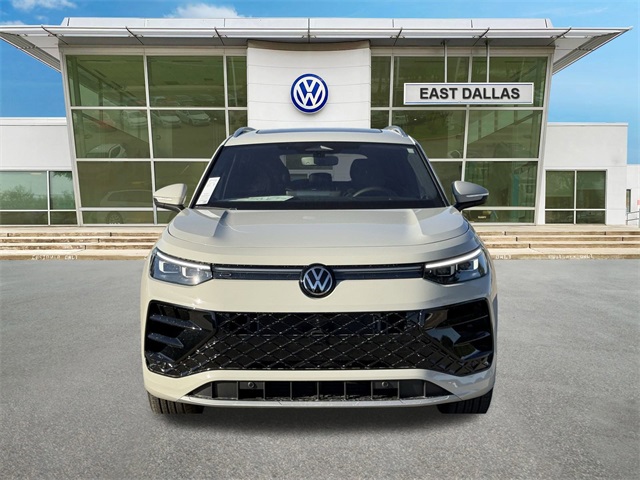 2026 Volkswagen Tiguan SEL R-Line photo 4