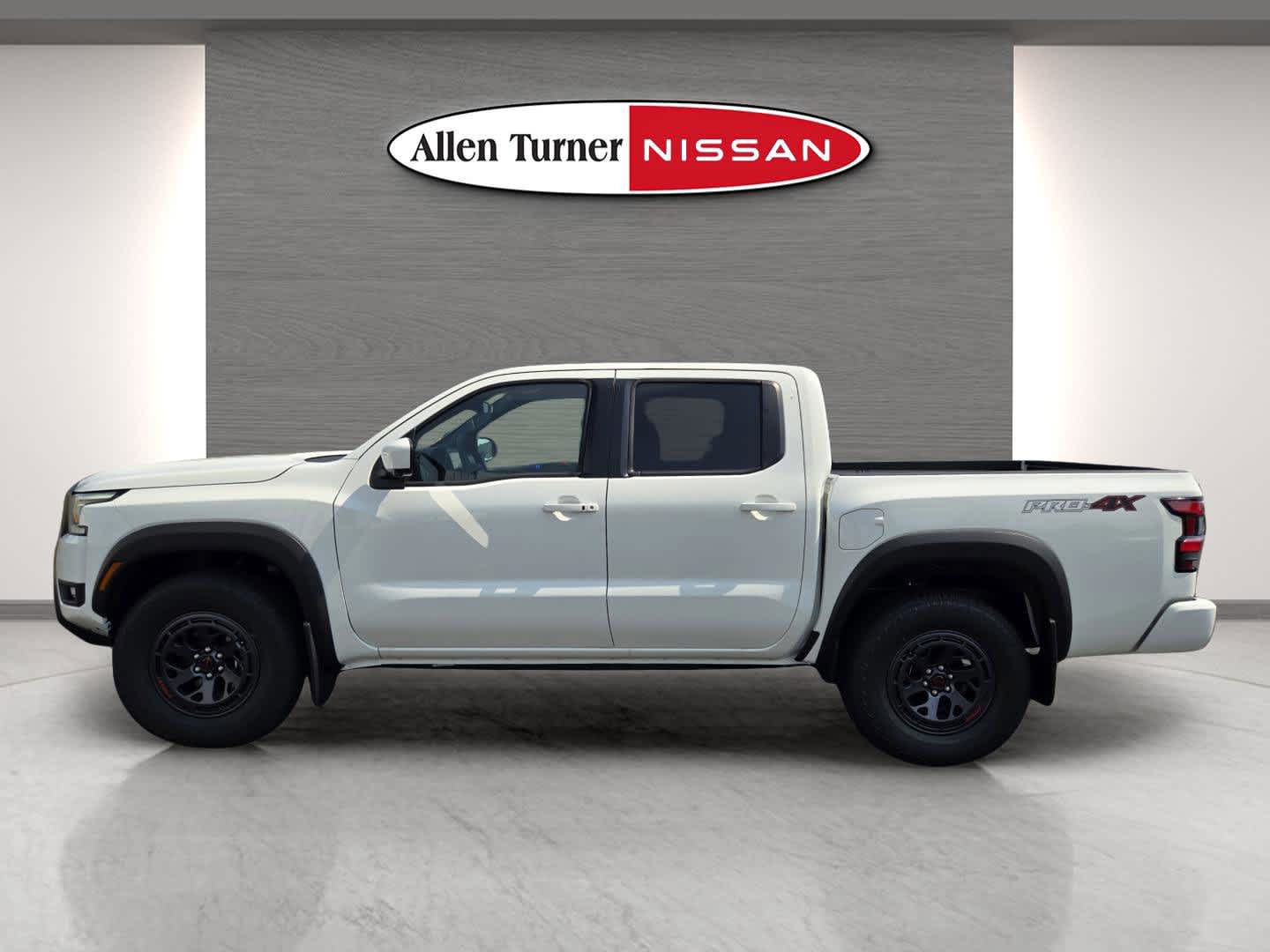 2025 Nissan Frontier Crew Cab PRO-4X photo 12