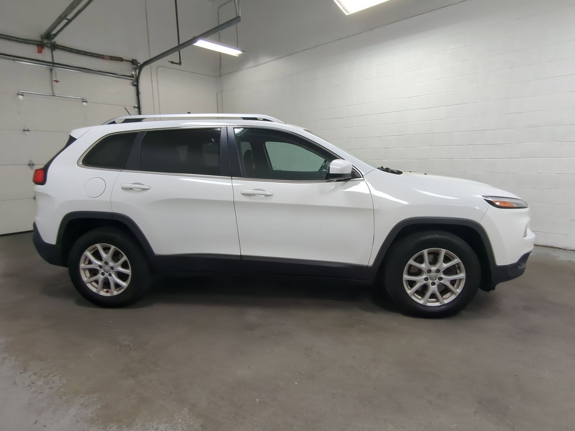 Used 2015 Jeep Cherokee Latitude with VIN 1C4PJMCS0FW686580 for sale in West Valley City, UT