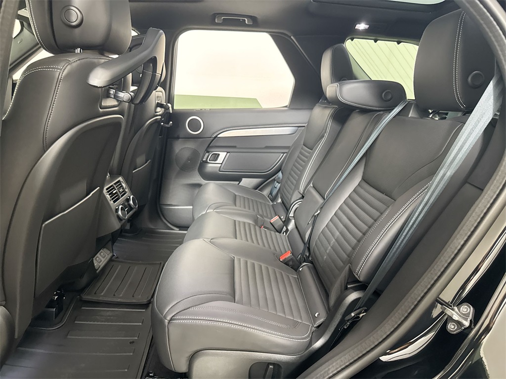 2025 Land Rover Discovery SE photo 19