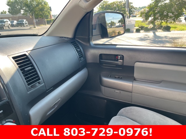 2016 Toyota Sequoia SR5 photo 23