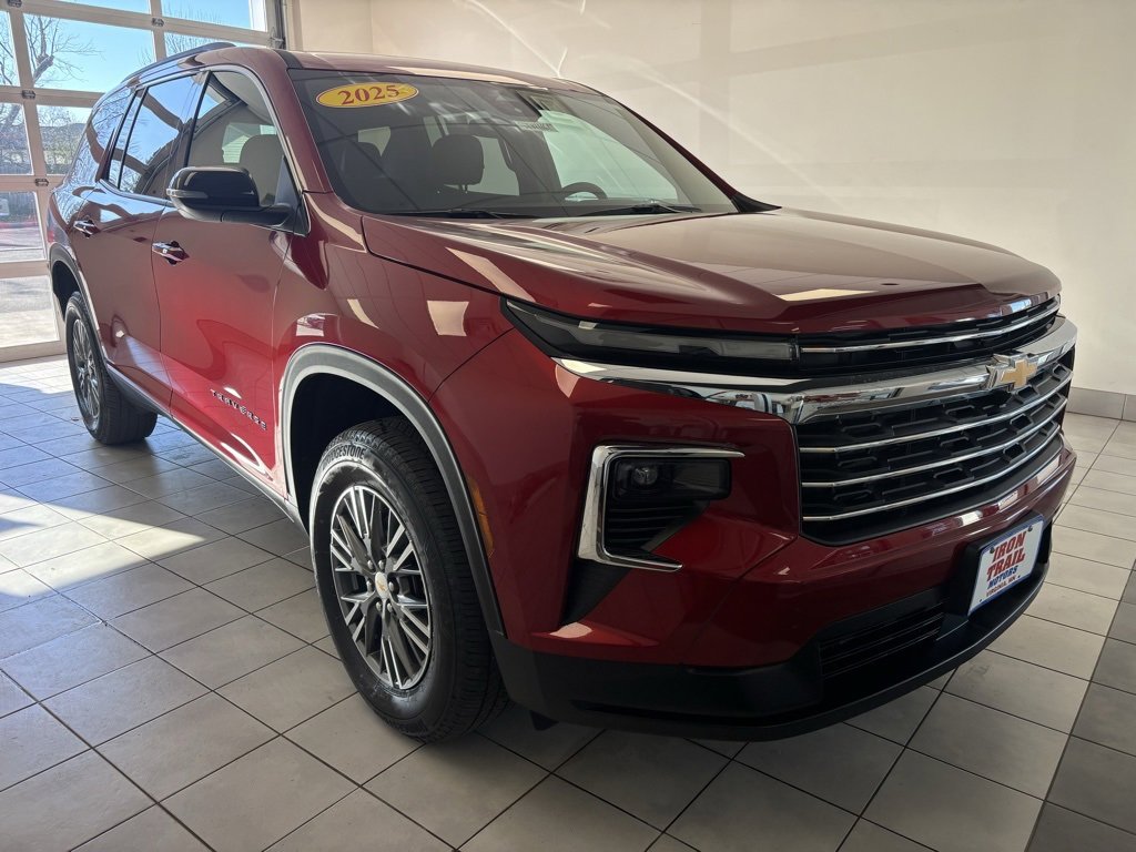 2025 Chevrolet Traverse photo 2