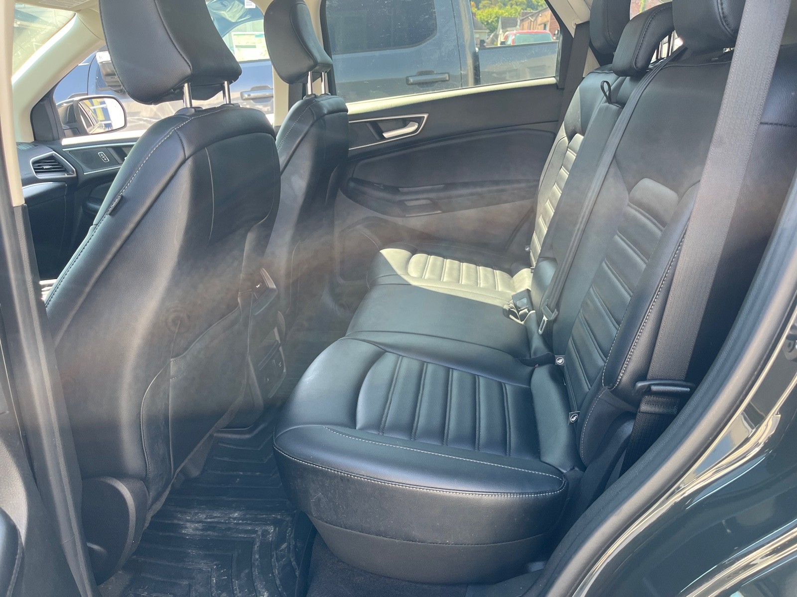 2022 Ford Edge SEL photo 4
