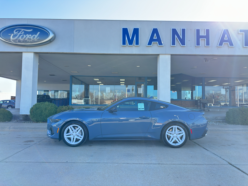 2026 Ford Mustang GT Premium photo 3