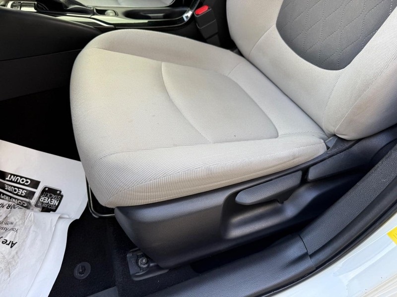 2021 Toyota Corolla Hybrid LE photo 16