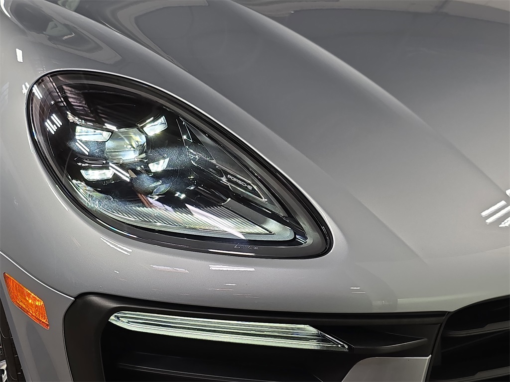 2024 Porsche Macan T photo 11