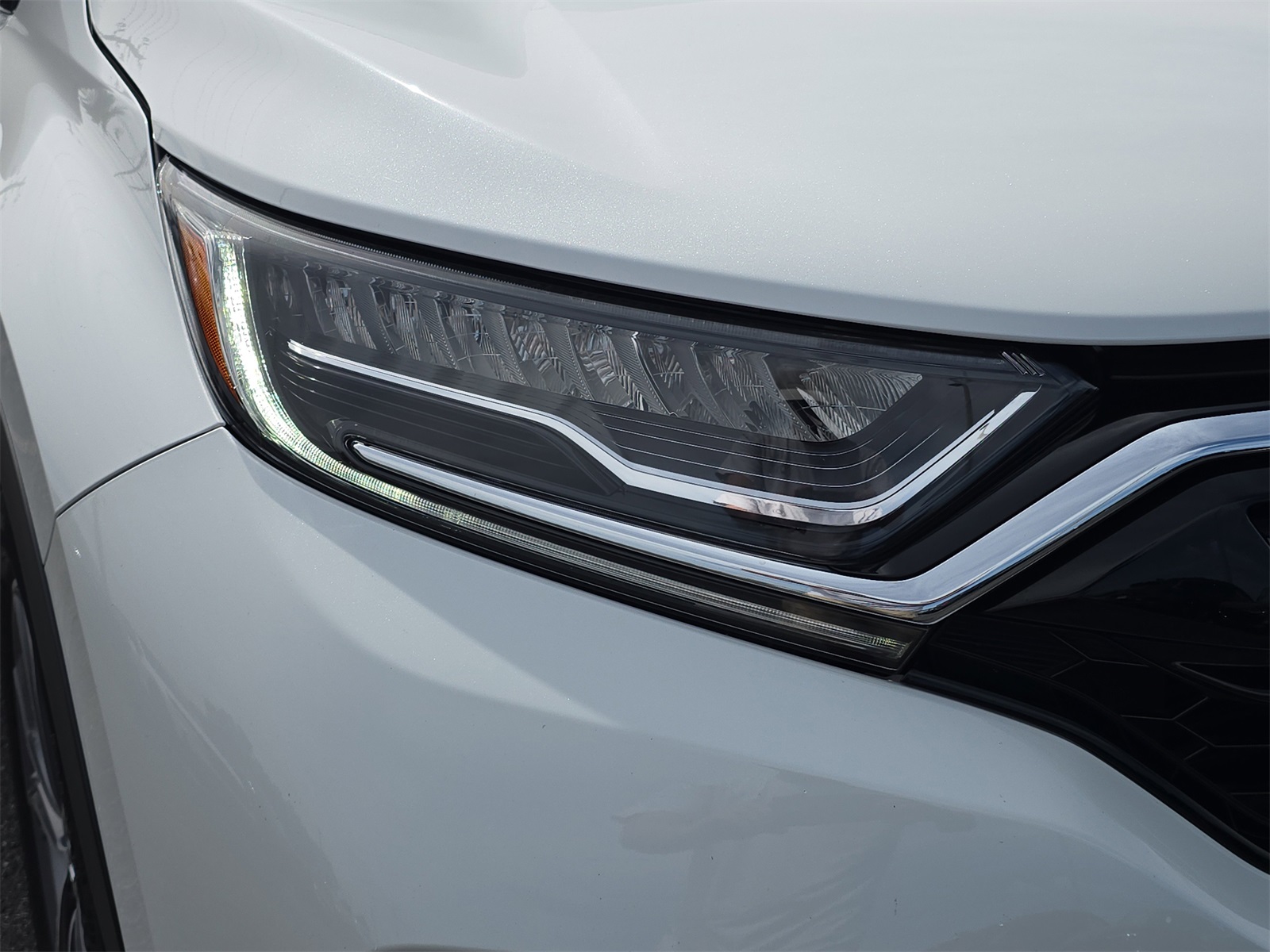 2022 Honda CR-V Hybrid Touring photo 5