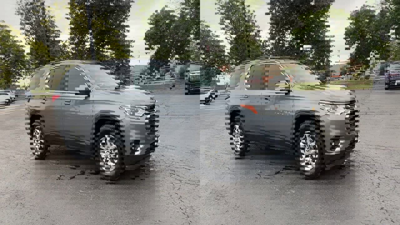 2021 Chevrolet Traverse Cloth photo 2