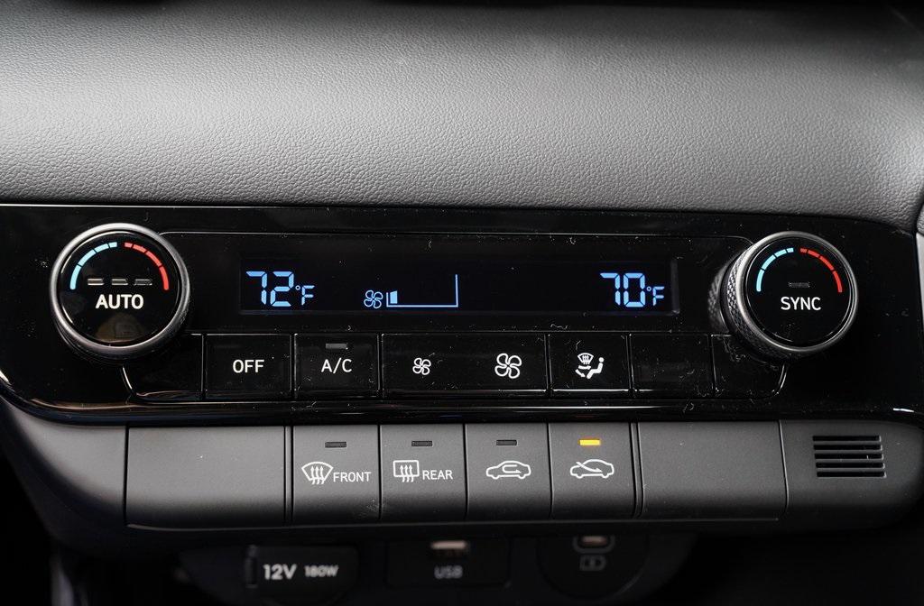2025 Hyundai Elantra SEL Sport photo 18