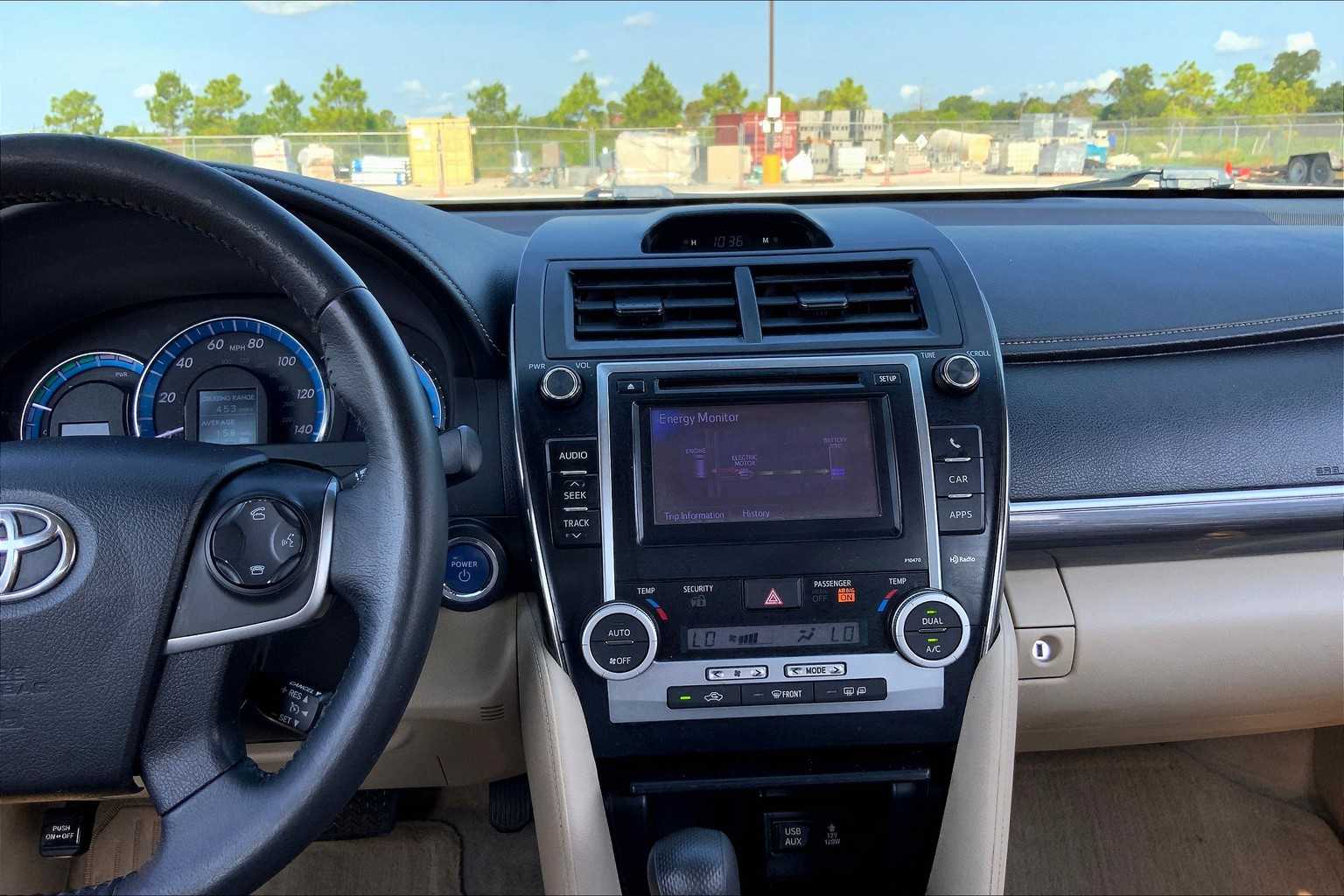 2014 Toyota Camry Hybrid XLE photo 6