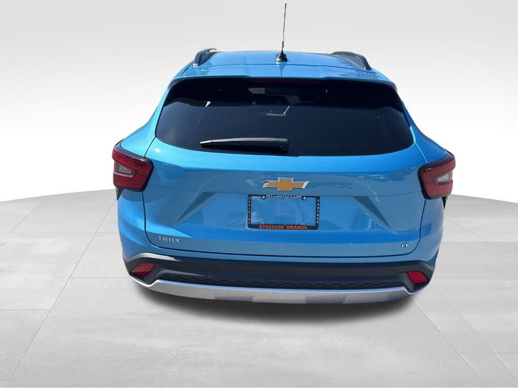 2025 Chevrolet Trax LT photo 4