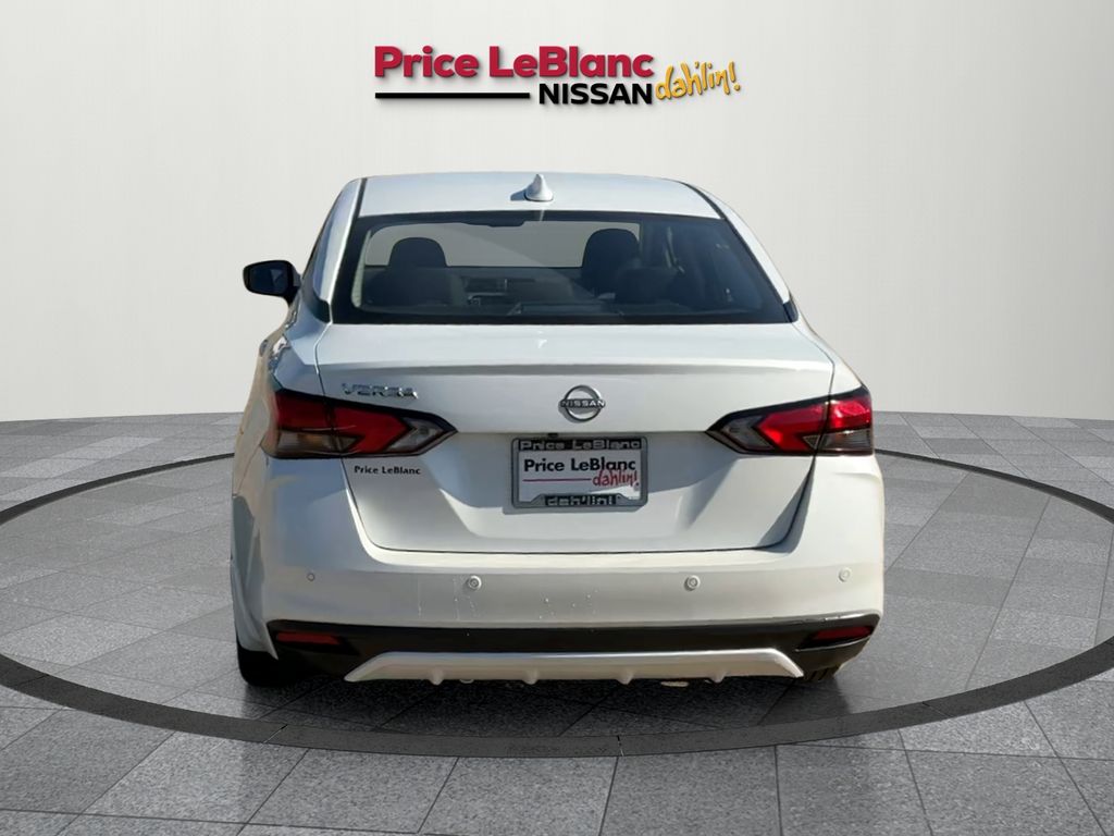 2025 Nissan Versa 1.6 SV photo 8