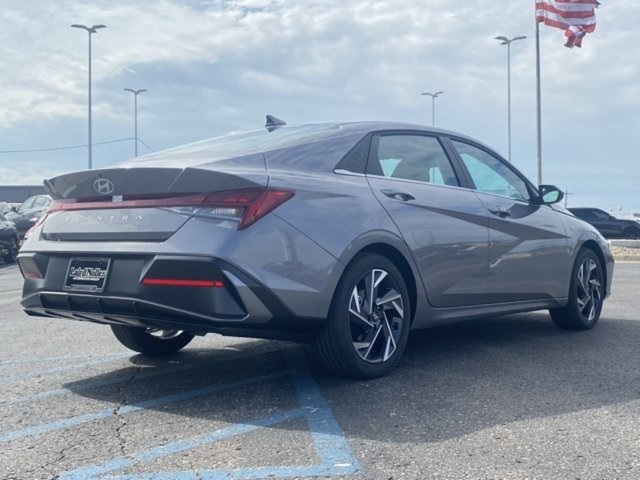 2025 Hyundai Elantra SEL Sport photo 4