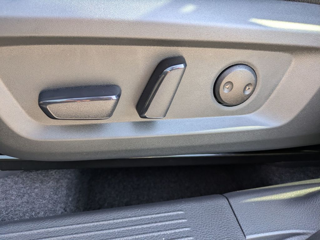 2026 Nissan Rogue SV photo 13