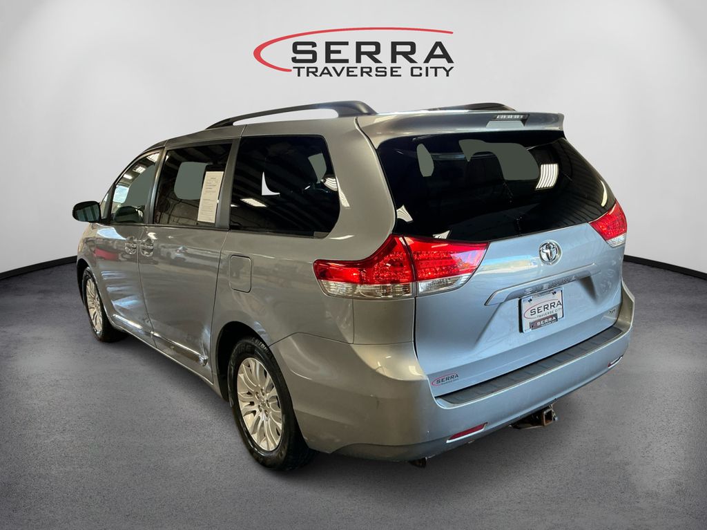 2013 Toyota Sienna XLE photo 7