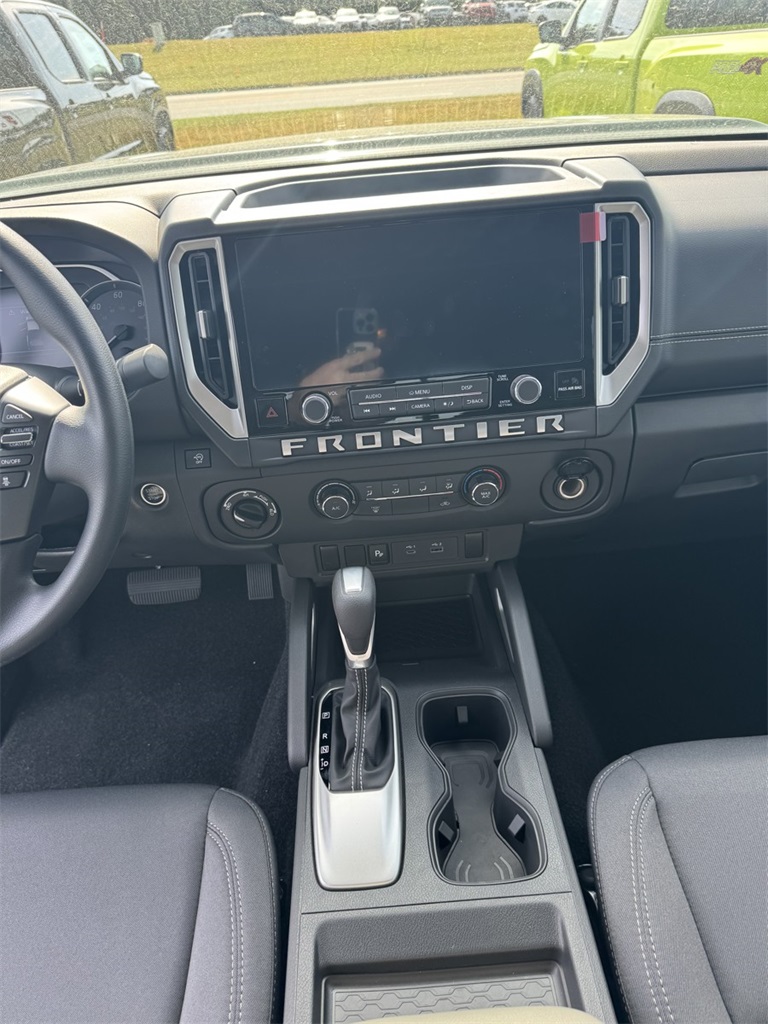 2025 Nissan Frontier Crew Cab SV photo 14