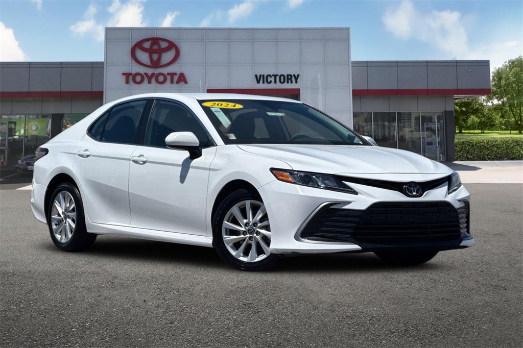 2024 Toyota Camry LE photo 2