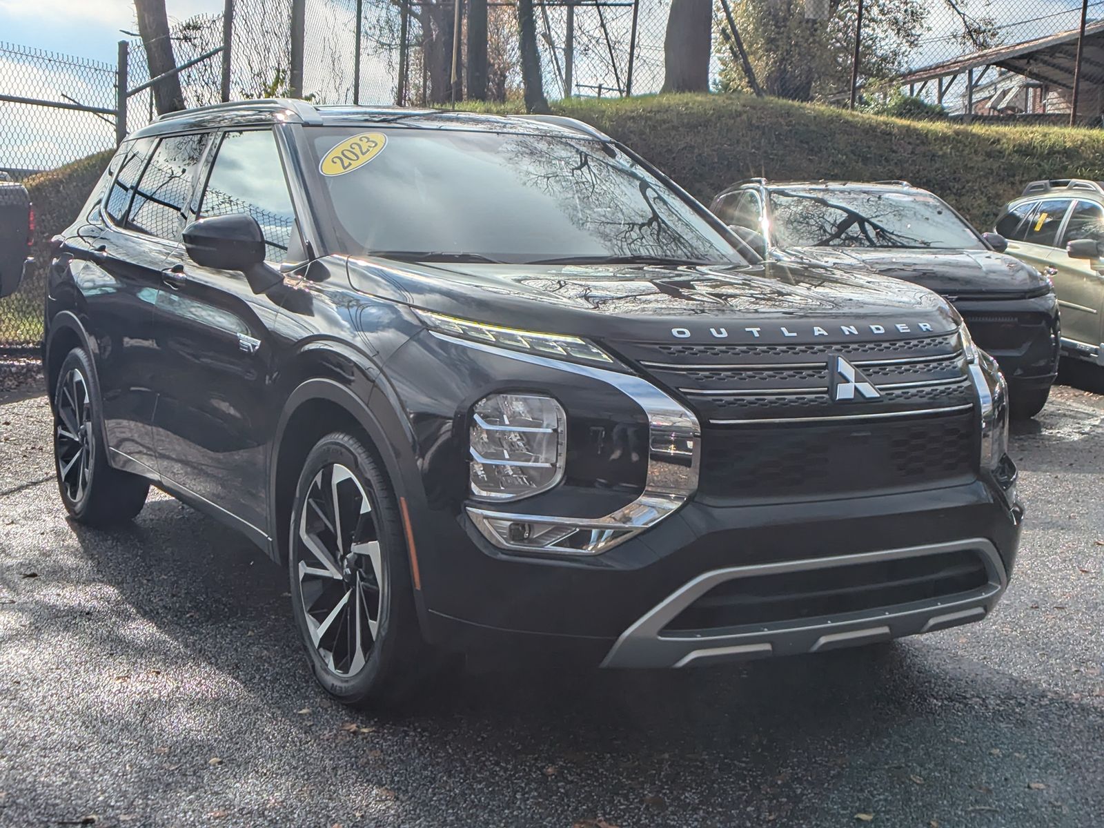 2023 Mitsubishi Outlander Plug-In Hybrid SEL's photo