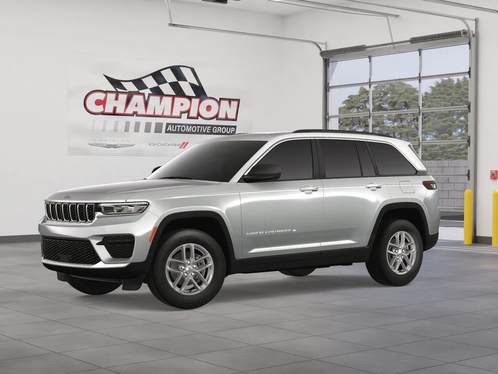 2025 Jeep Grand Cherokee Laredo Altitude photo 2