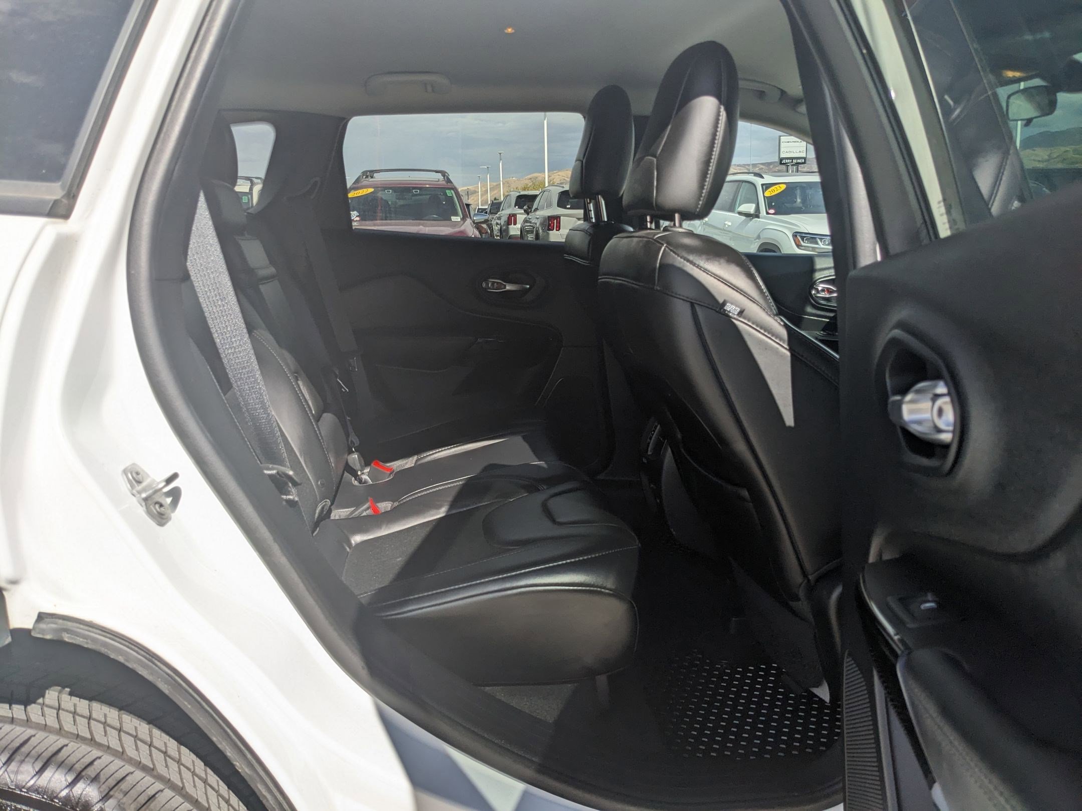 2019 Jeep Cherokee Altitude photo 15