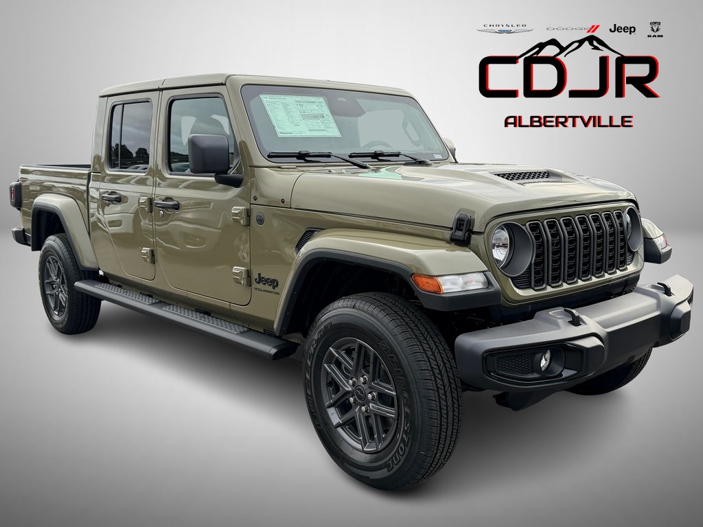 2026 Jeep Gladiator Sport S's photo