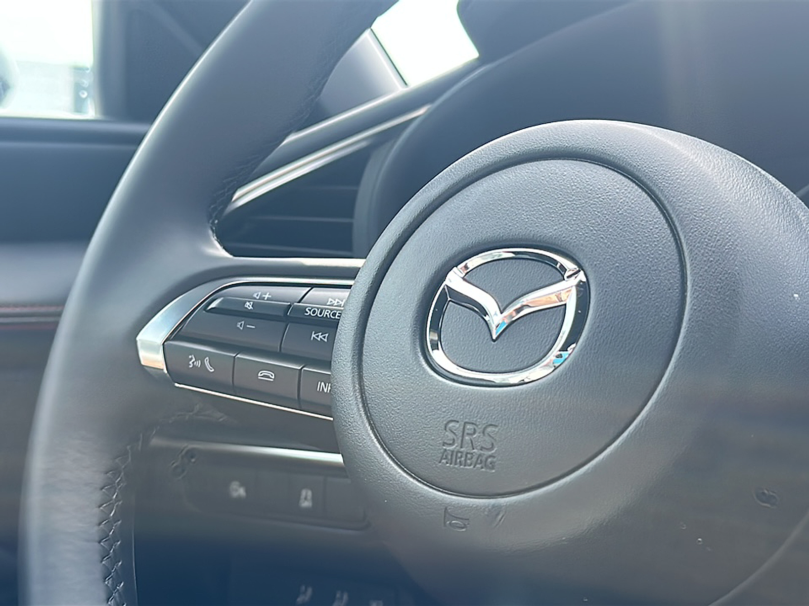 2025 Mazda Mazda3 Hatchback 2.5 s Carbon photo 11
