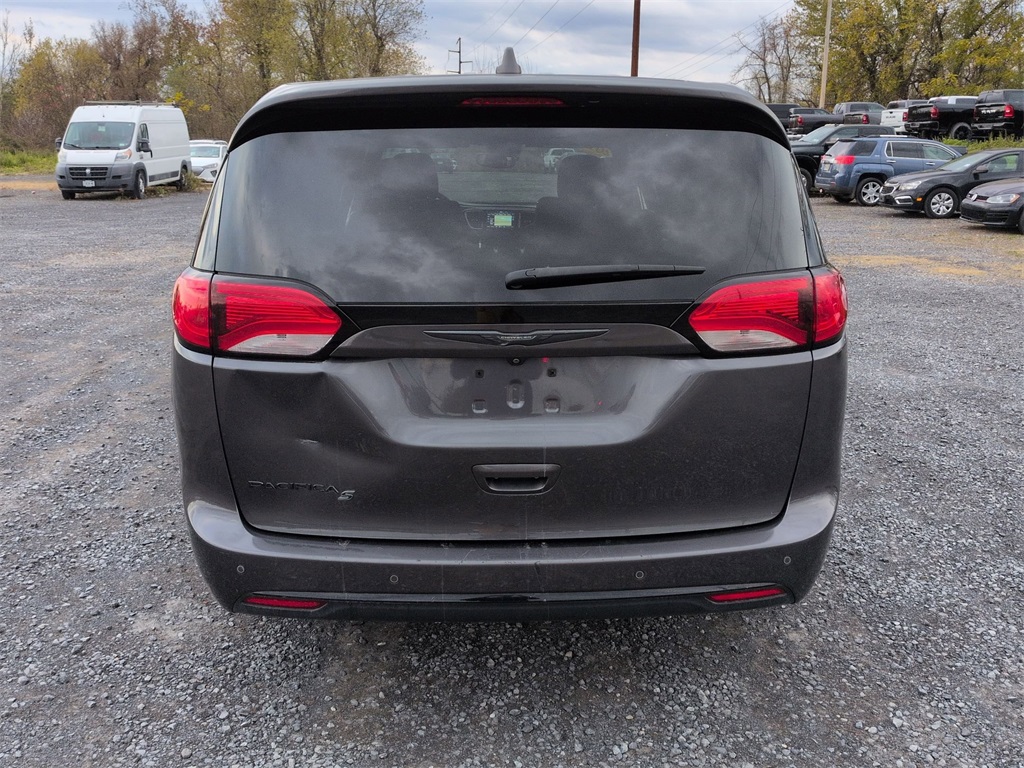 2019 Chrysler Pacifica Touring Plus photo 4