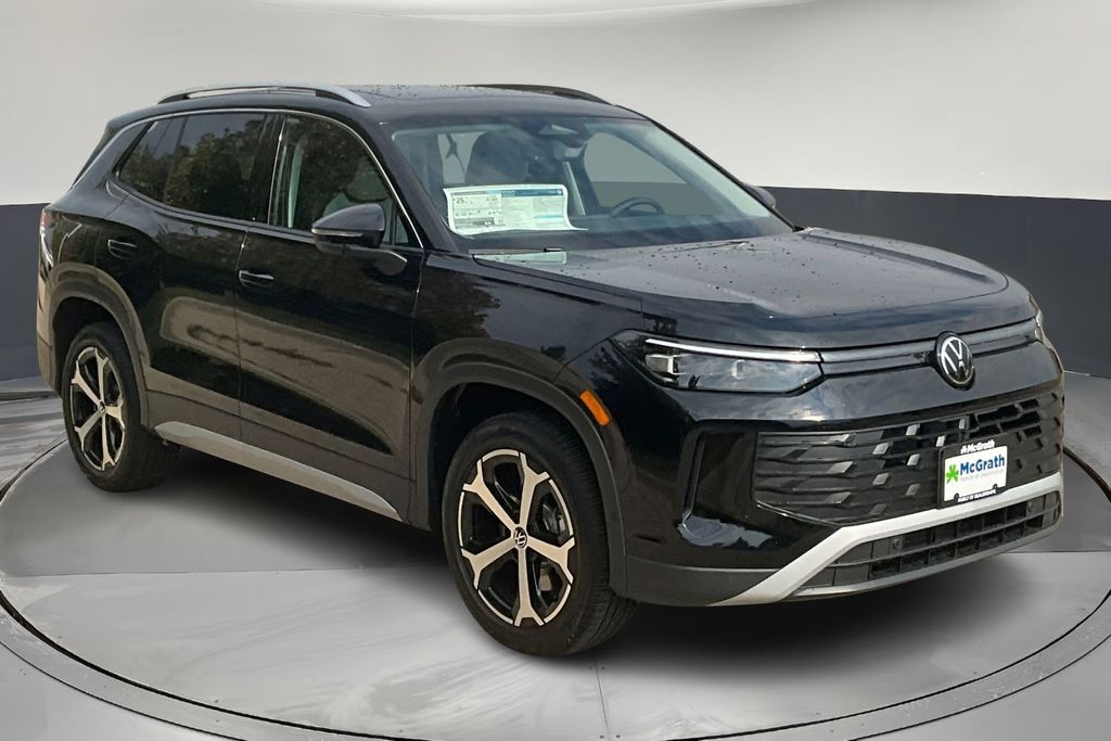 2025 Volkswagen Tiguan SE's photo