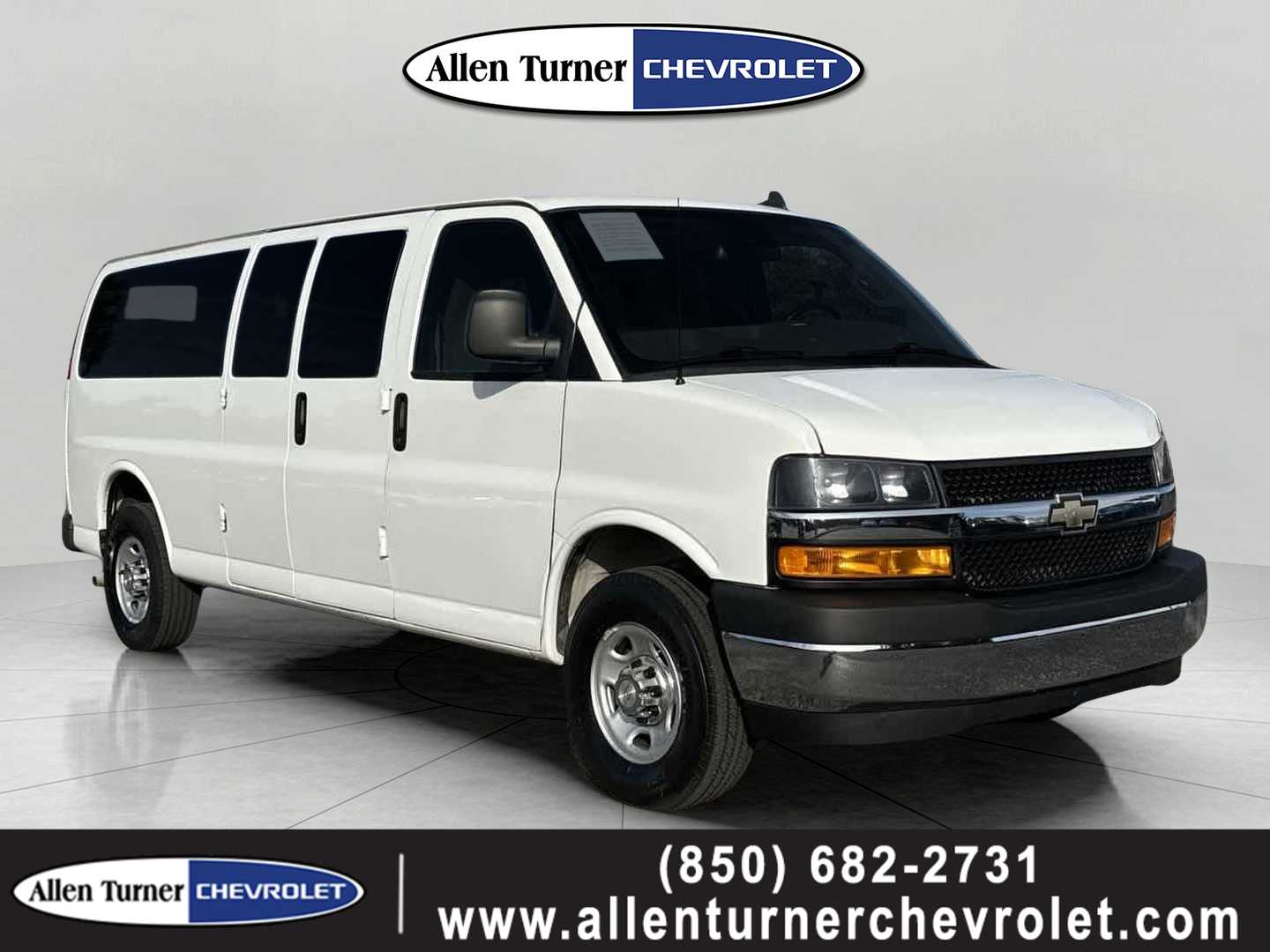 2021 Chevrolet Express Passenger LT's photo