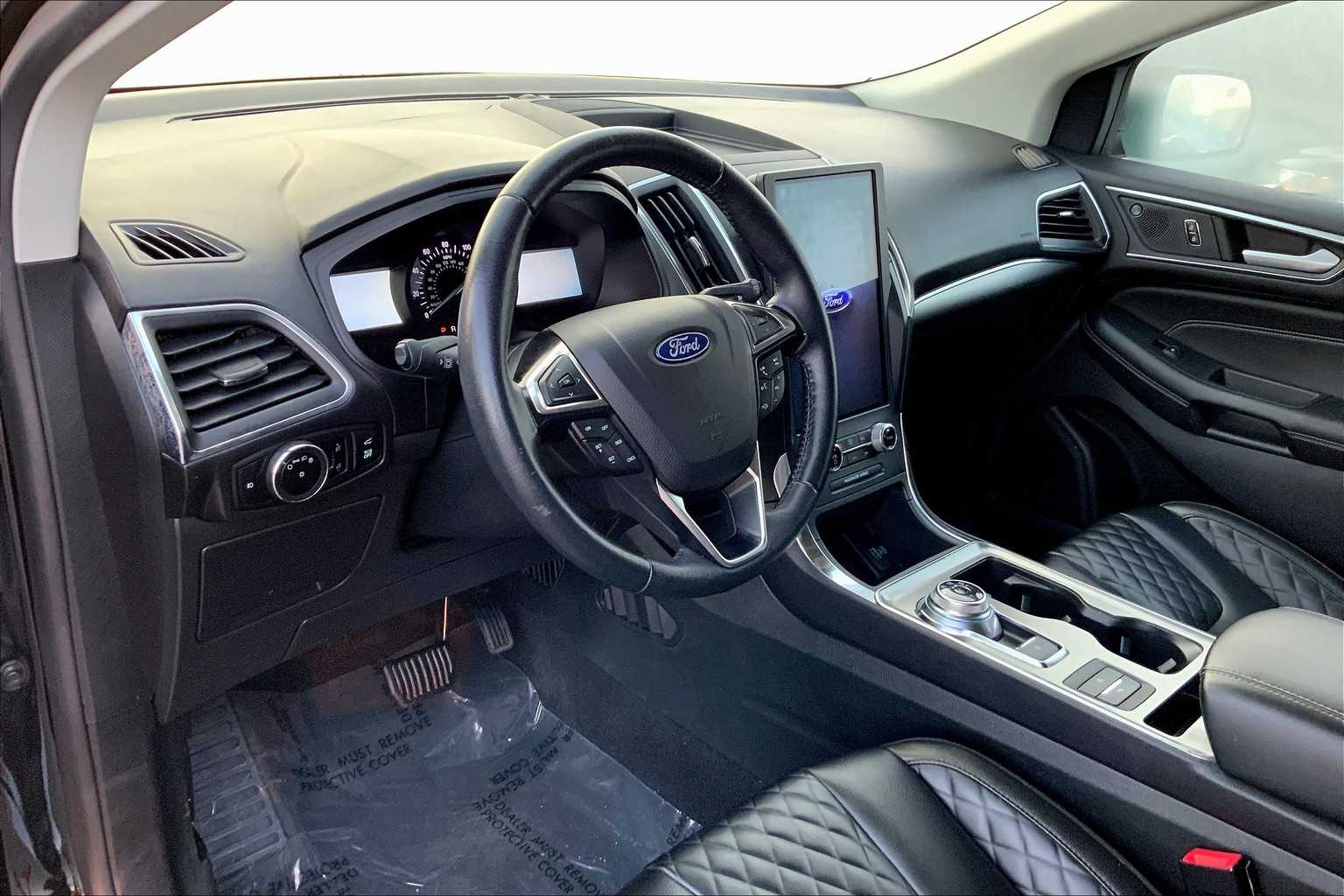 2023 Ford Edge Titanium photo 16