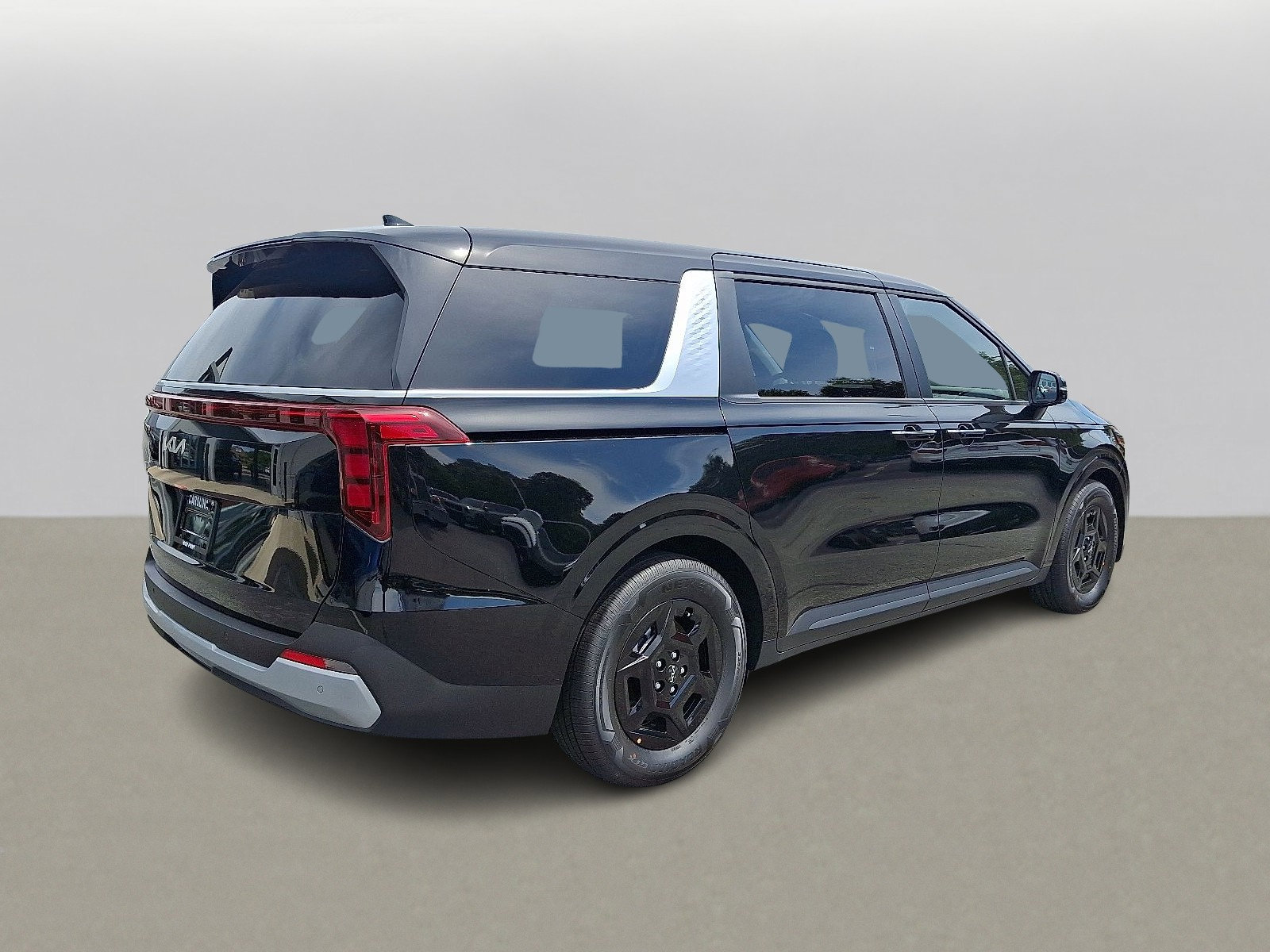 2025 Kia Carnival LXS photo 4