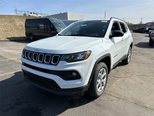 2025 Jeep Compass Latitude photo 2